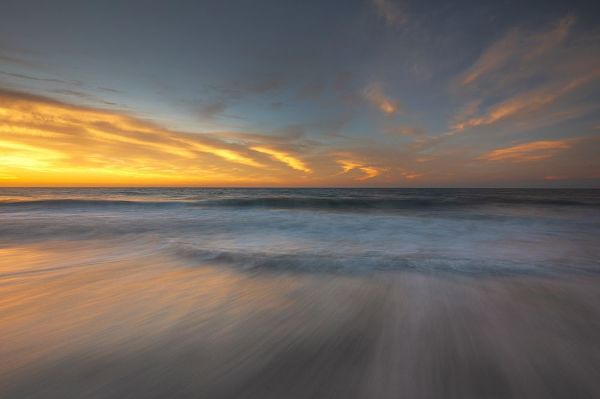 Jaynes Gallery 아티스트의 USA-New Jersey-Cape May National Seashore Sunrise on shoreline작품입니다.